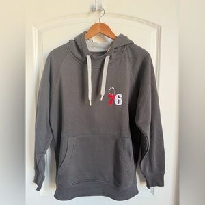 Antigua Men’s Gray 76ers Hoodie